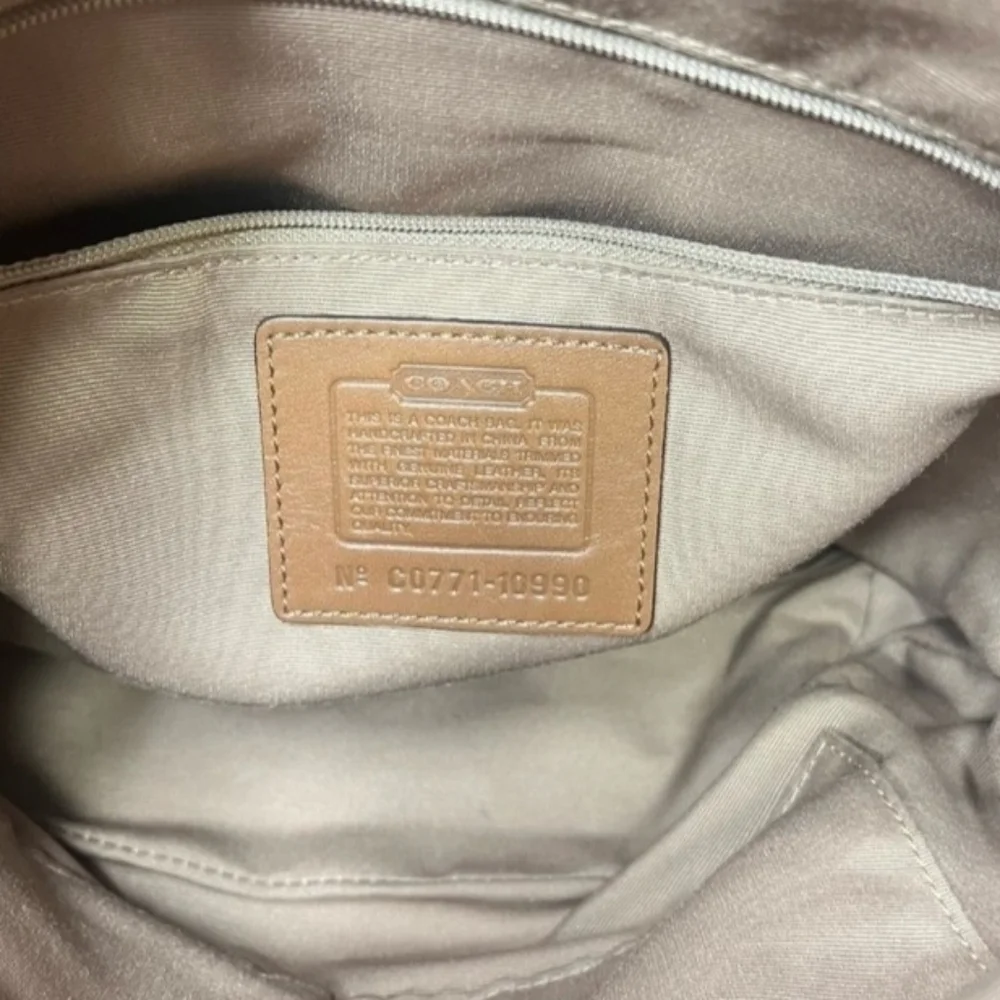 🍍Coach Chelsea Optic SignatureHobo Handbag Tan Brown EUC - Picture 14 of 17